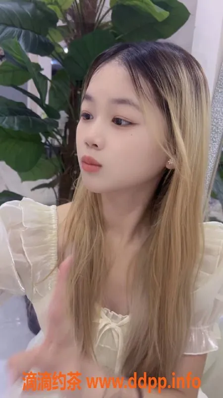 广州楼凤-番禺泡芙嫩妹，6P鸳鸯浴服务体验！