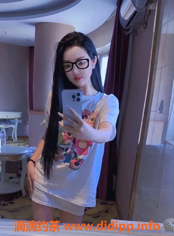 杭州楼凤-余杭区佳佳，160cm 50kg 36C，新人服务超贴心