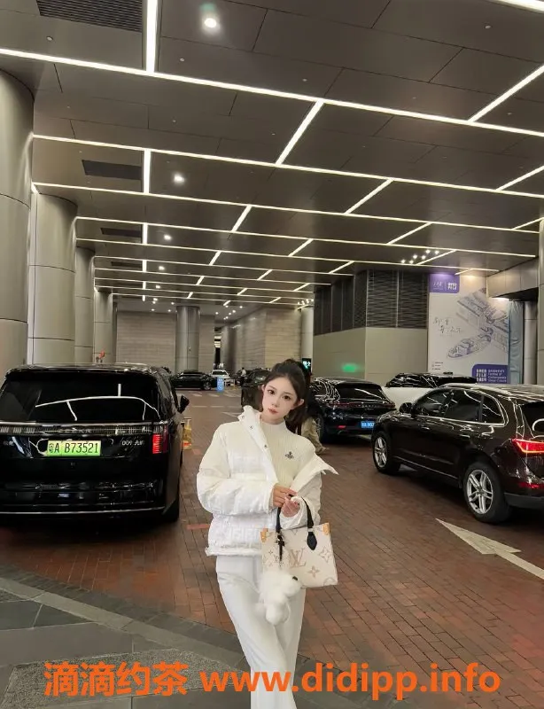 广州楼凤-天河夏浅浅，课程900元，私聊预约