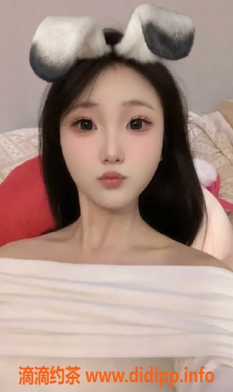 成都楼凤-成都嫩妹言言，微胖型娇小可爱，600元体验