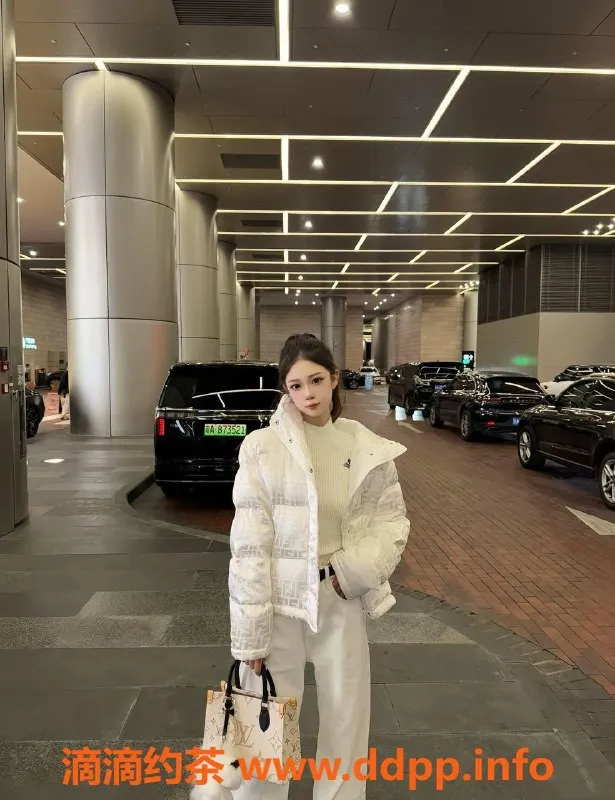 广州楼凤-天河嫩妹夏浅浅，900p服务，长腿诱惑！