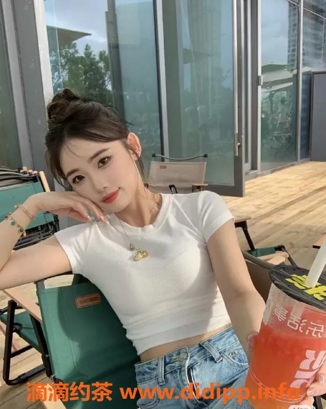 杭州楼凤-温柔美女夏沫，168cm 90斤，陪浴调情服务