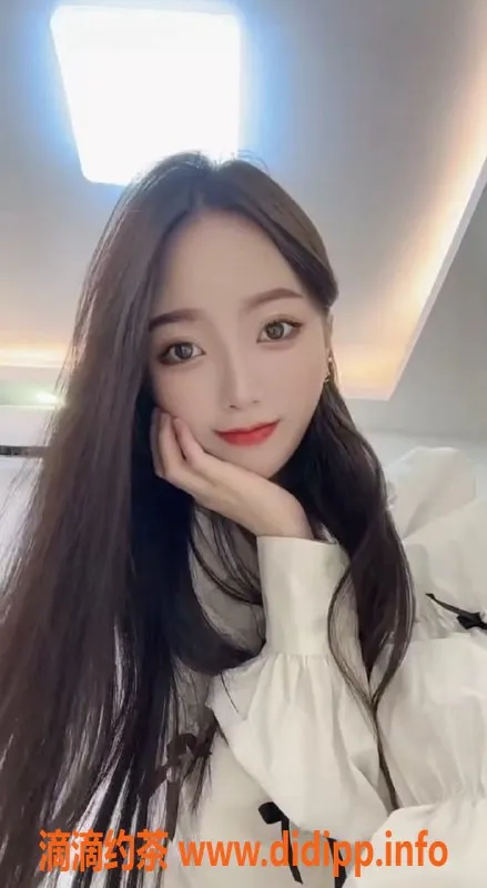 杭州楼凤-温柔美女夏沫，168cm 90斤，陪浴调情服务