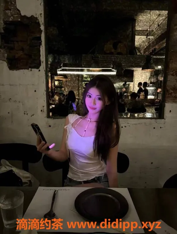 杭州楼凤-上城区小十九，168cm，92斤，1200起