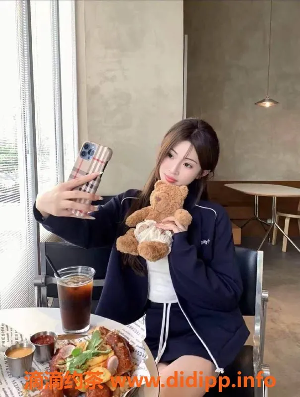 杭州楼凤-上城区小十九，168cm，92斤，1200起