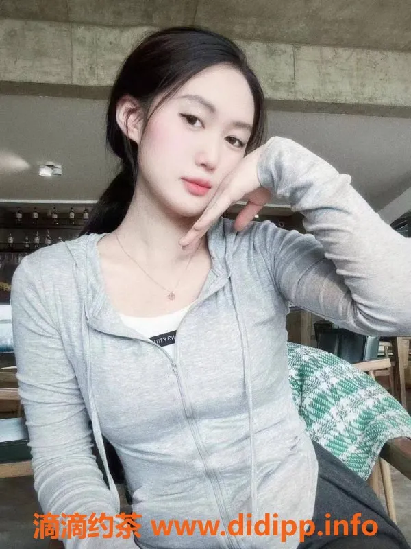 杭州上门服务-上城区灵儿，21岁川妹子，168cm，105斤，服务热情
