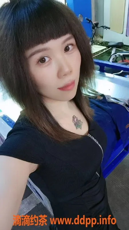 东莞楼凤-大朗28岁猫七七，160CM，40KG，舌吻全套300元