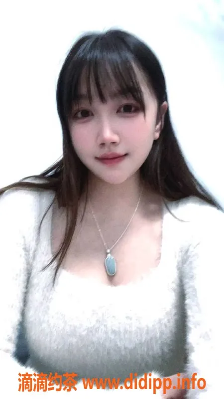 深圳楼凤-深圳坂田小小，21岁165c，800元舌吻服务