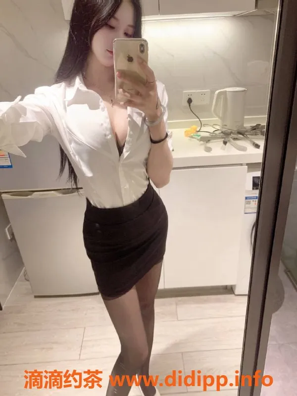 深圳楼凤-深圳南山董小琪，22岁长腿大胸，超值服务仅1200元