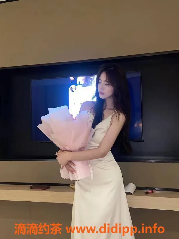 广州楼凤-广州天河芊阡，800元享鸳鸯浴与69式服务