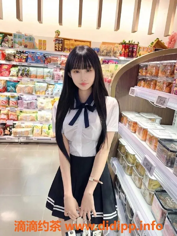 福州楼凤-鼓楼区女友般体验橘子，20岁身高165