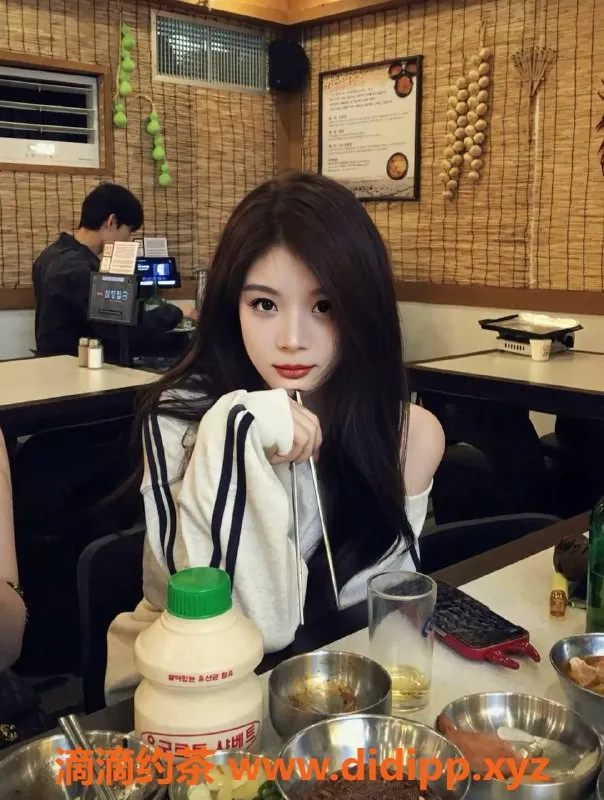 杭州楼凤-清纯可爱23岁妹子，167身高只需1800元