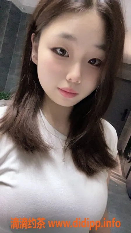 长沙楼凤-岳麓区19岁思思，165cm身高，C罩杯热情服务