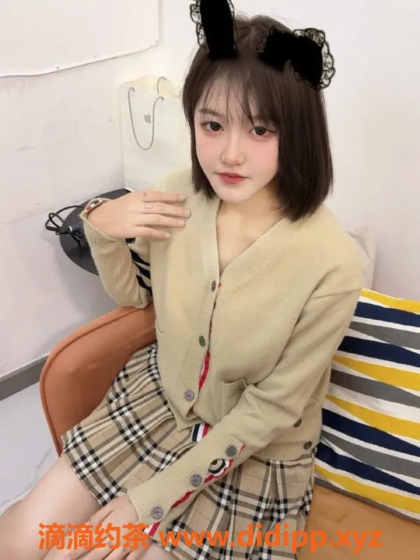 成都楼凤-成华区性感嫩妹，168cm大长腿，超敏感！