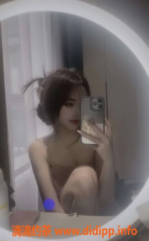 福州楼凤-福清市爱马仕，163cm 42.5kg 36D 可爱嫩妹