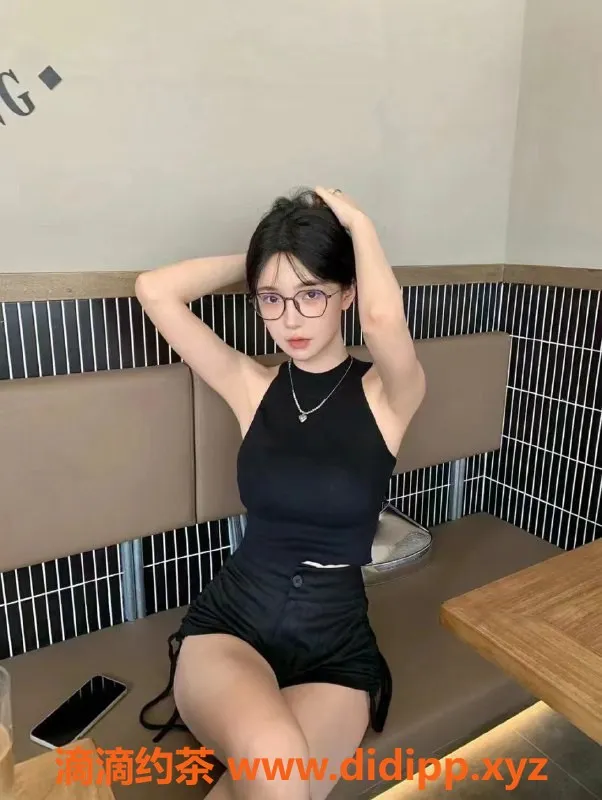 上海楼凤-闵行静萱，163身高、45体重、1400元起服务！