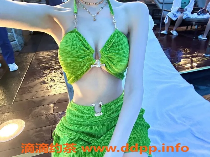 上海楼凤-浦东娜娜扎：22岁176大长腿，1300元超值体验