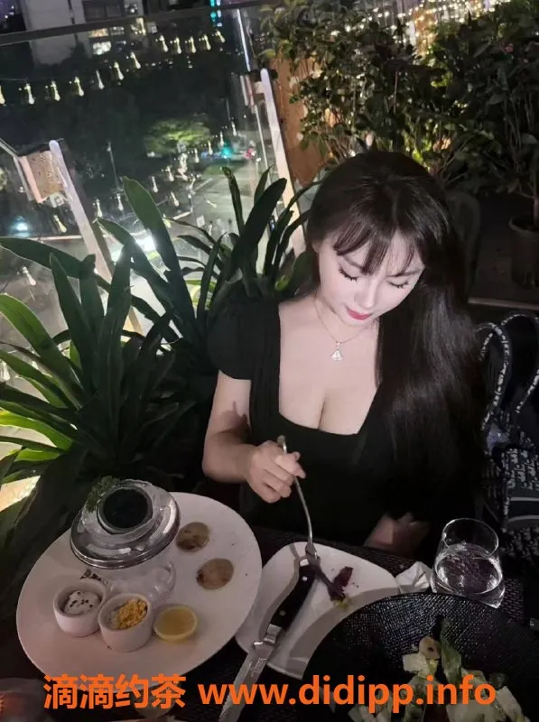 广州楼凤-广州白云涵涵，700元体验多重服务