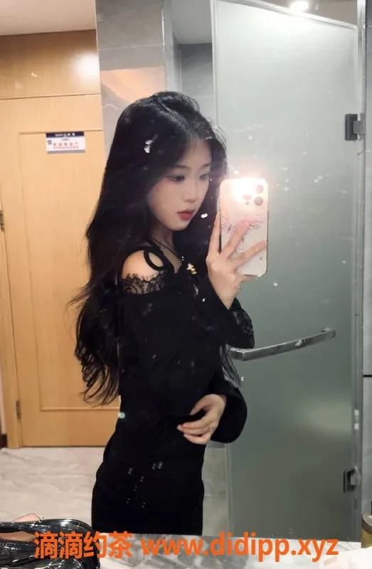 广州楼凤-黄埔嫩妹小冉，700元超值体验！