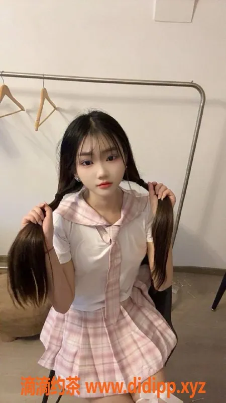 杭州楼凤-拱墅区19岁嫩妹乔馨，舌吻69，千元内服务