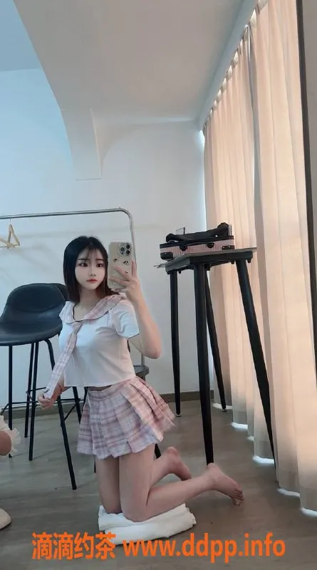 杭州楼凤-拱墅区19岁嫩妹乔馨，舌吻69，千元内服务