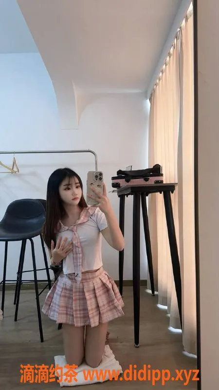 杭州楼凤-拱墅区19岁嫩妹乔馨，舌吻69，千元内服务