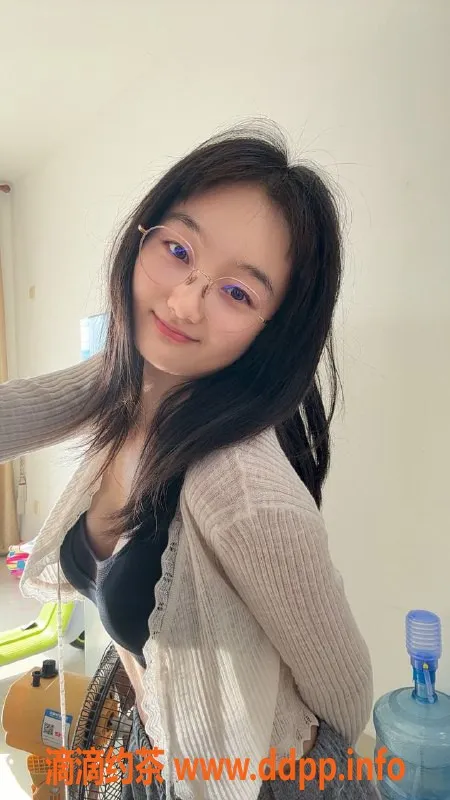 杭州楼凤-19岁瑶瑶，160高、90重，温柔开朗等你体验
