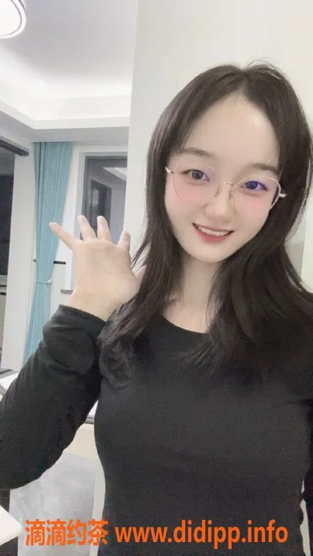 杭州楼凤-19岁瑶瑶，160高、90重，温柔开朗等你体验