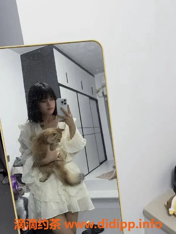 长沙楼凤-雨花区小赵，19岁165cm，C罩杯，高端服务来袭