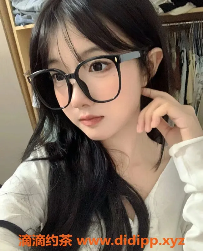 深圳楼凤资源信息,龙华区小新，18岁C胸少女，超值服务！