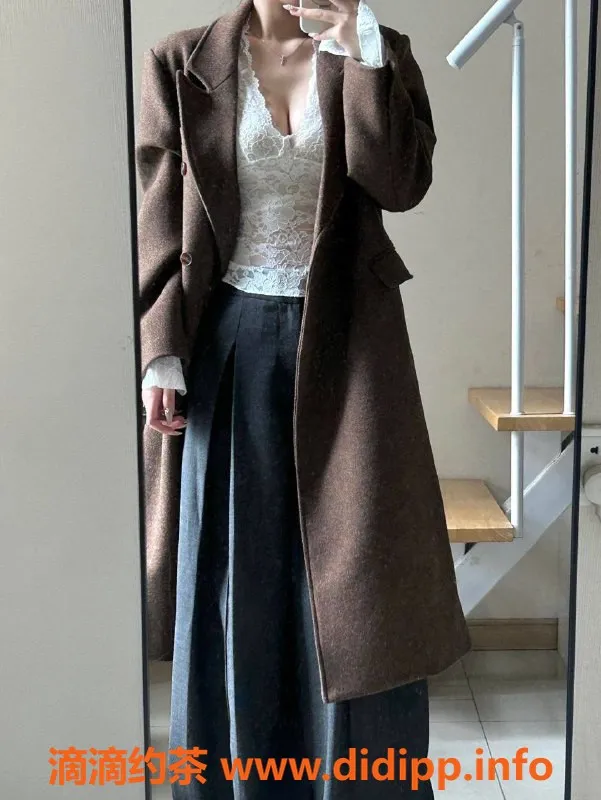 杭州楼凤资源信息,拱墅区机车小幼，果敢预约价1400，C罩杯健身型老师