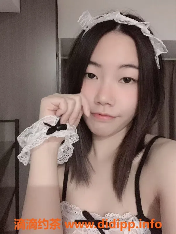 杭州楼凤-念初19岁，155cm娇小白皙，服务项目多样