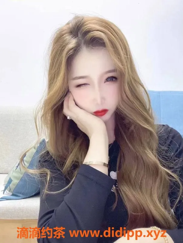 武汉楼凤-汉口狐狸精 164cm 90斤 36C 期待你的亲昧