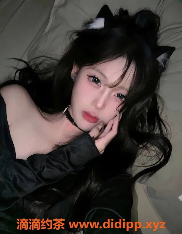 武汉楼凤-君宝21岁小萝莉，162cm，C杯，800元起