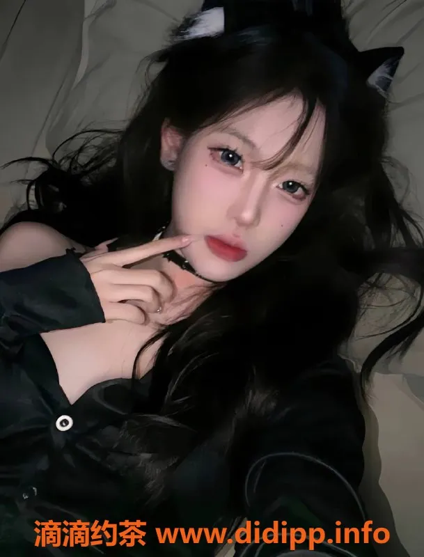 武汉楼凤-君宝21岁小萝莉，162cm，C杯，800元起