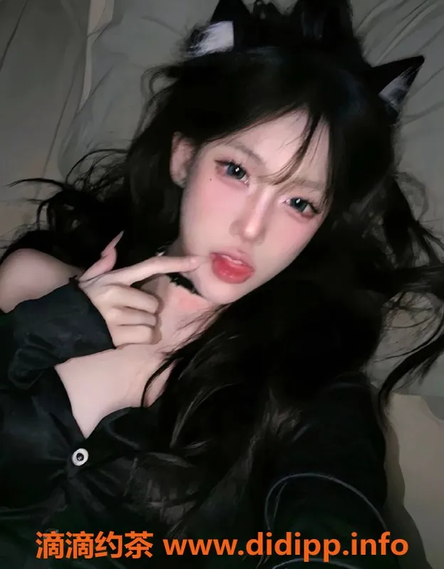 武汉楼凤-君宝21岁小萝莉，162cm，C杯，800元起