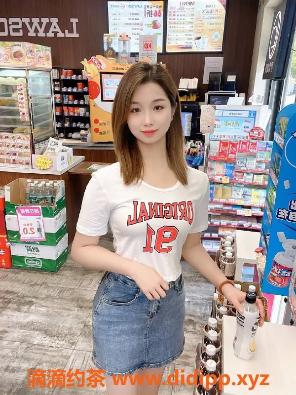 武汉楼凤-杨家湾20岁欣欣，47kg胸336B，超高配合度服务