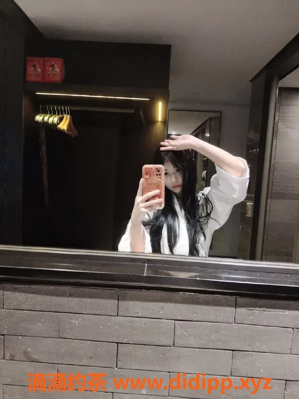 福州楼凤-小芬 20岁 B罩杯 陪浴服务 晋安地区