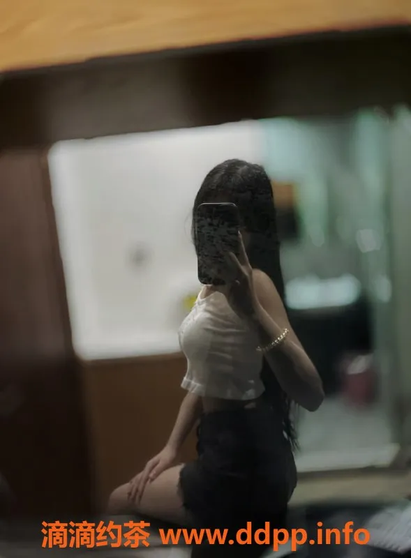 福州楼凤-小芬 20岁 B罩杯 陪浴服务 晋安地区