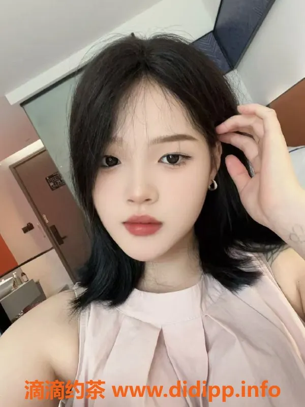 深圳楼凤-深圳龙华雨欣：800元舌吻、六九、制服诱惑