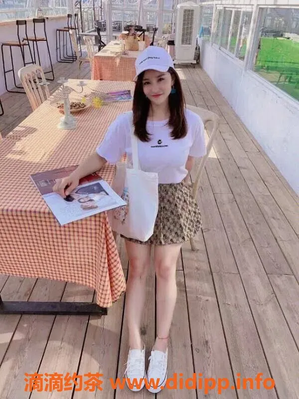 广州楼凤-天河小爱，23岁，162cm，43kg，胸36C，热情服务！