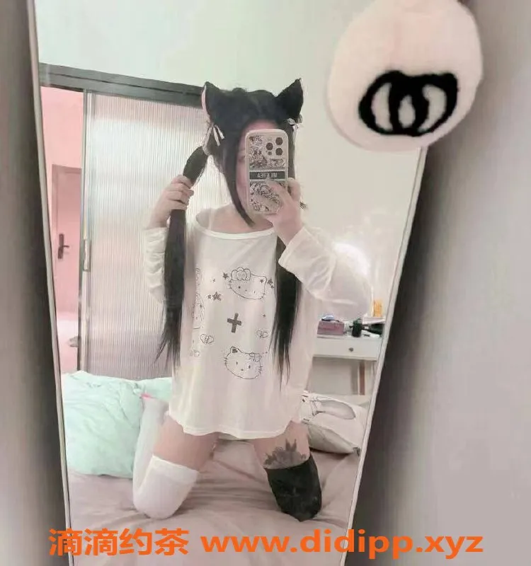 深圳楼凤-龙华18岁童颜巨乳美女，身高160，体重50