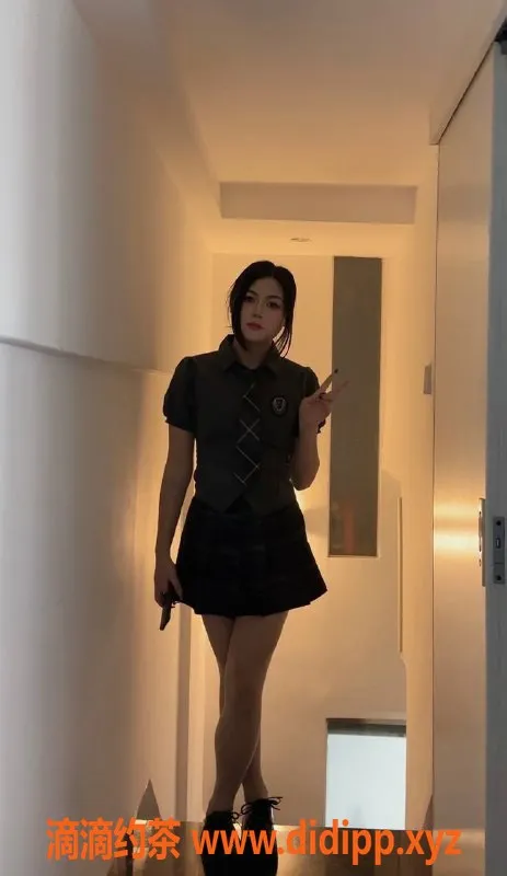 广州楼凤-番禺梦梦 18岁 162cm 51kg 34B 温柔陪浴服务