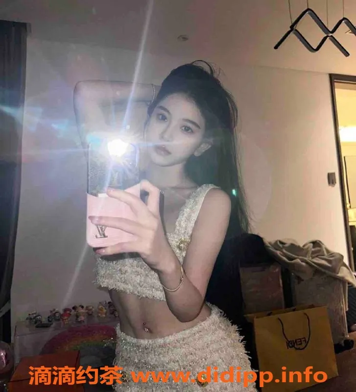 上海楼凤-黄浦嘉儿：167cm小蛮腰，36D诱惑，2000元起