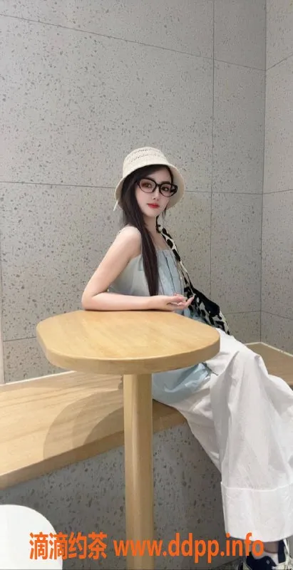 武汉楼凤-洪山区雯雯，26岁168cm，极品御姐共浴服务