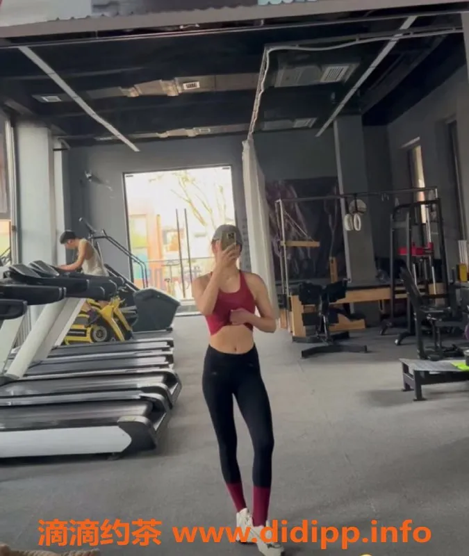 北京楼凤-24岁米露—高颜值健身教练，性感可爱