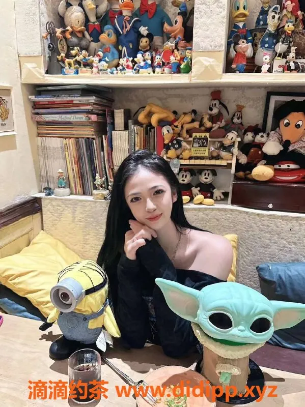 深圳楼凤资源信息,深圳小不点18岁，163cm甜美乖巧，1500p尽享鸳鸯浴