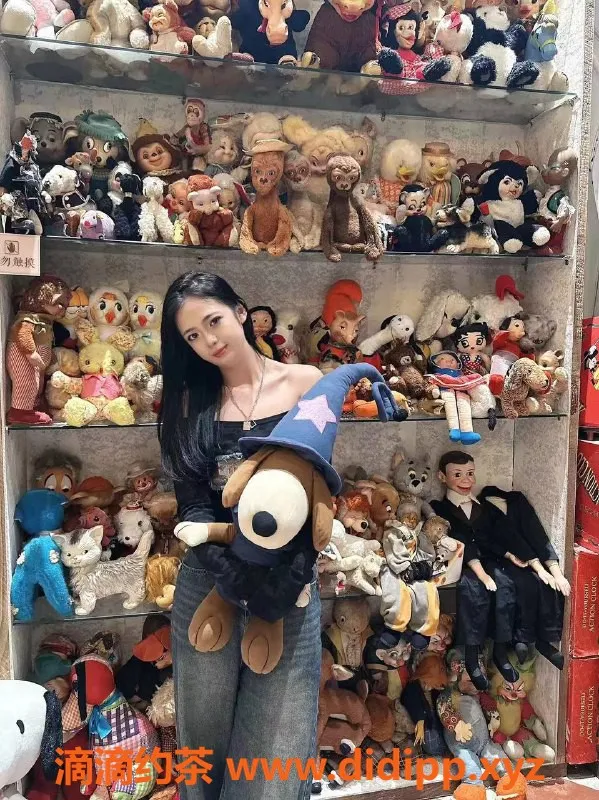 深圳楼凤-深圳小不点18岁，163cm甜美乖巧，1500p尽享鸳鸯浴