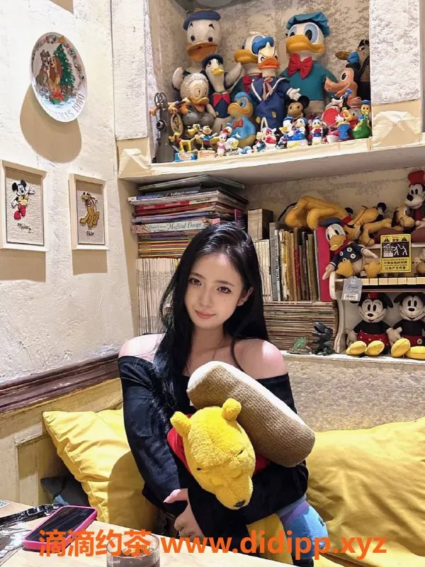 深圳楼凤-深圳小不点18岁，163cm甜美乖巧，1500p尽享鸳鸯浴