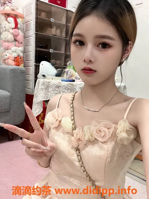 深圳楼凤-深圳龙华小糯米，激情爱爱仅1200元！